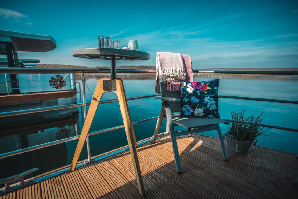 Hausboot Olivia Geiseltalsee Sicht auf See vom Deck