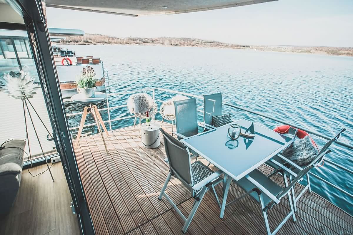 Terasse mit Blick auf den Geiseltalsee Marina Mücheln